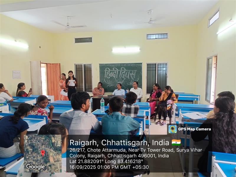 हिन्दी दिवस (प्राचार्य का उद्बोधन, कविता पाठ, भाषण एवं नुक्कड़ नाटक) कार्यक्रम 